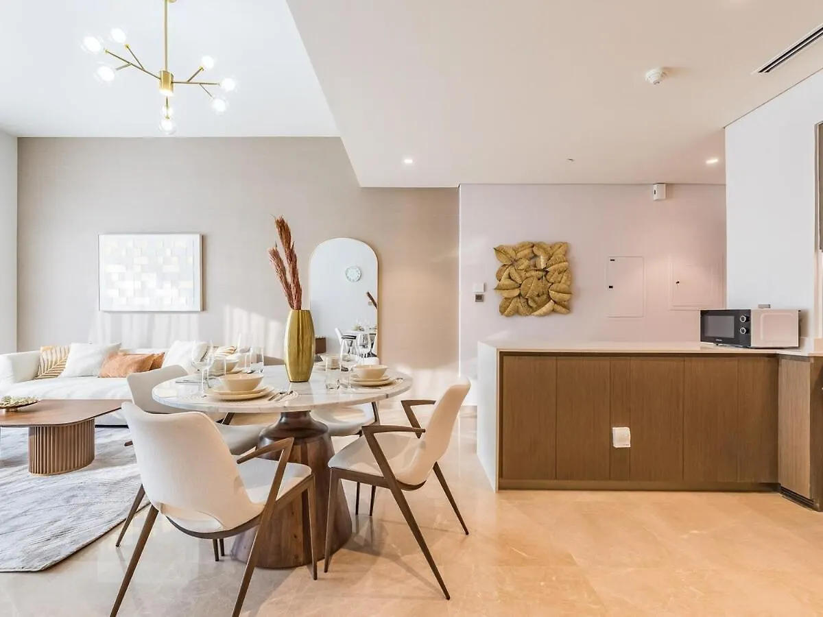 Luxurious 1Br Grande Signature Residence Dubai