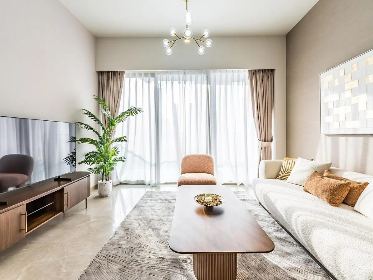 Luxurious 1Br Grande Signature Residence Dubai